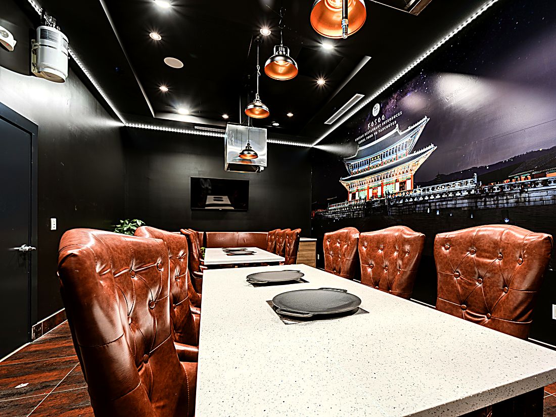 KOSOO private dining room for up to 18 guests with leather seating and a Seoul palace mural